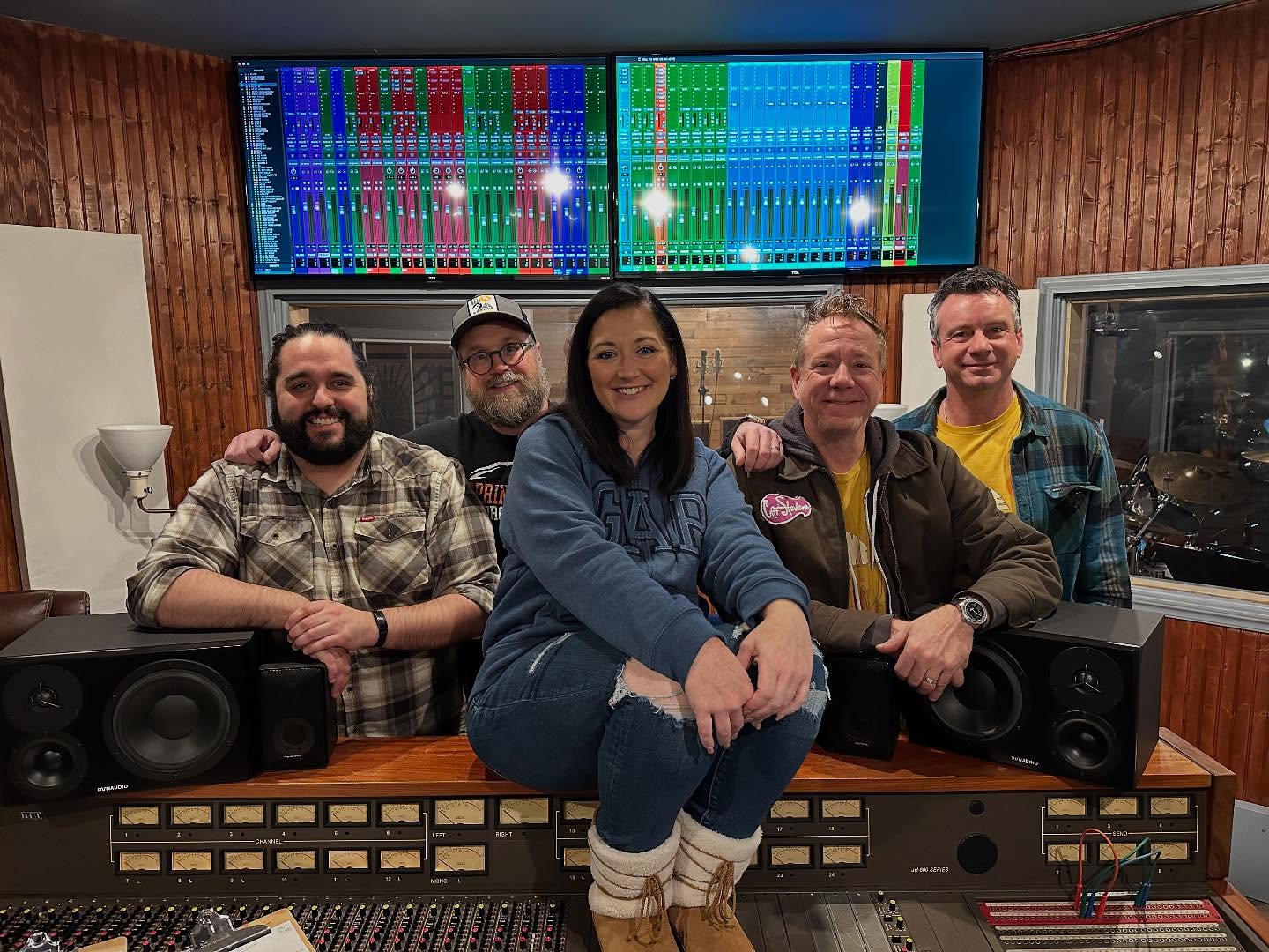 We are ALL SMILES about the NEW SINGLE that drops to radio TOMORROW!! This one is different than ANY OTHER song I’ve released! It definitely challenged me vocally and pushes the country envelope! So thankful to songwriter @tim_schlesener for trusting me to deliver his music to the world! Grateful for this team I’ve built with these musicians and producer at @sgstudiostx
Guitar: @gilman_guitar
Bass: Adan Bubeck
Drums: @josh.rodgers.79
Producer: @gregwhite.producer